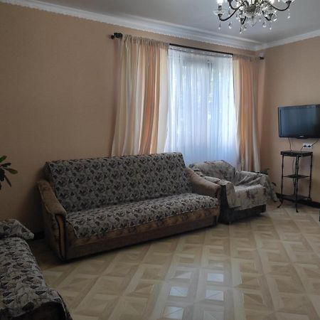 Гостевой Дом Лума Hotel Suhumi Exterior foto