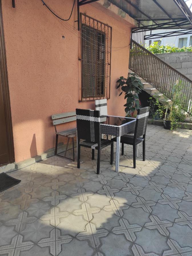 Гостевой Дом Лума Hotel Suhumi Exterior foto