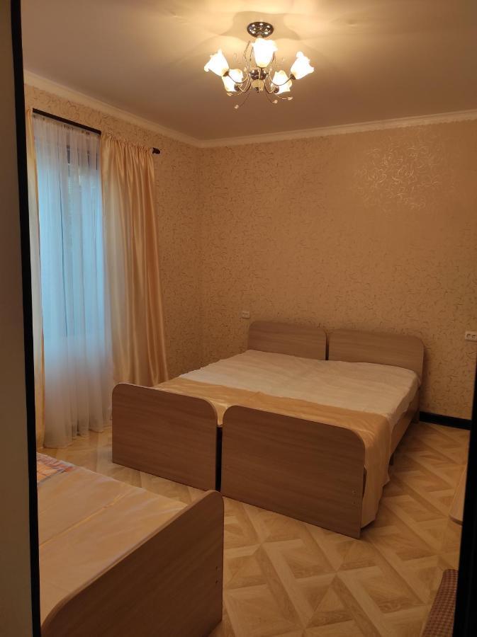 Гостевой Дом Лума Hotel Suhumi Exterior foto