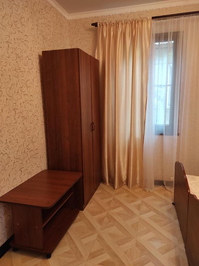 Гостевой Дом Лума Hotel Suhumi Exterior foto